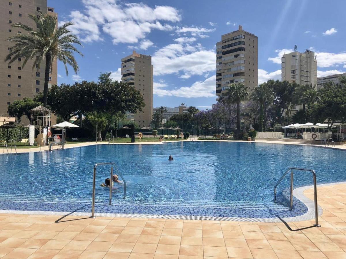 Exclusive Beachfront Apartment Torremolinos - Pool - Paddle - Tenis - Wifi - Central Aircon Esterno foto